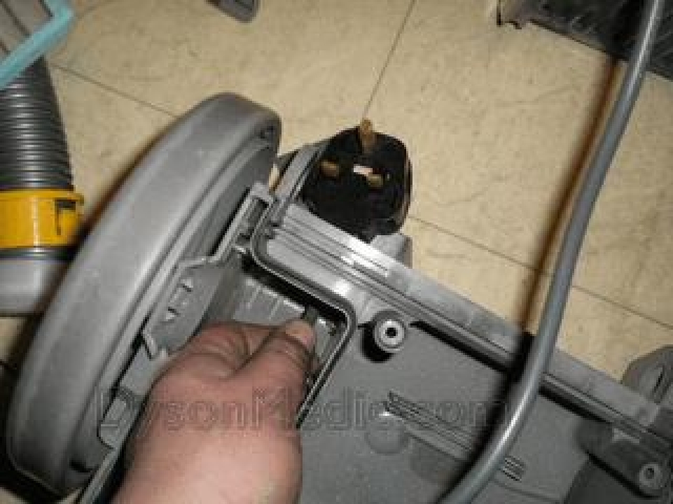 Dyson DC02 workshop manual